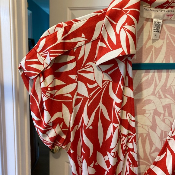 Diane Von Furstenberg classic wrap dress.  Red/white.  Size 6.  Like new. - Picture 2 of 4